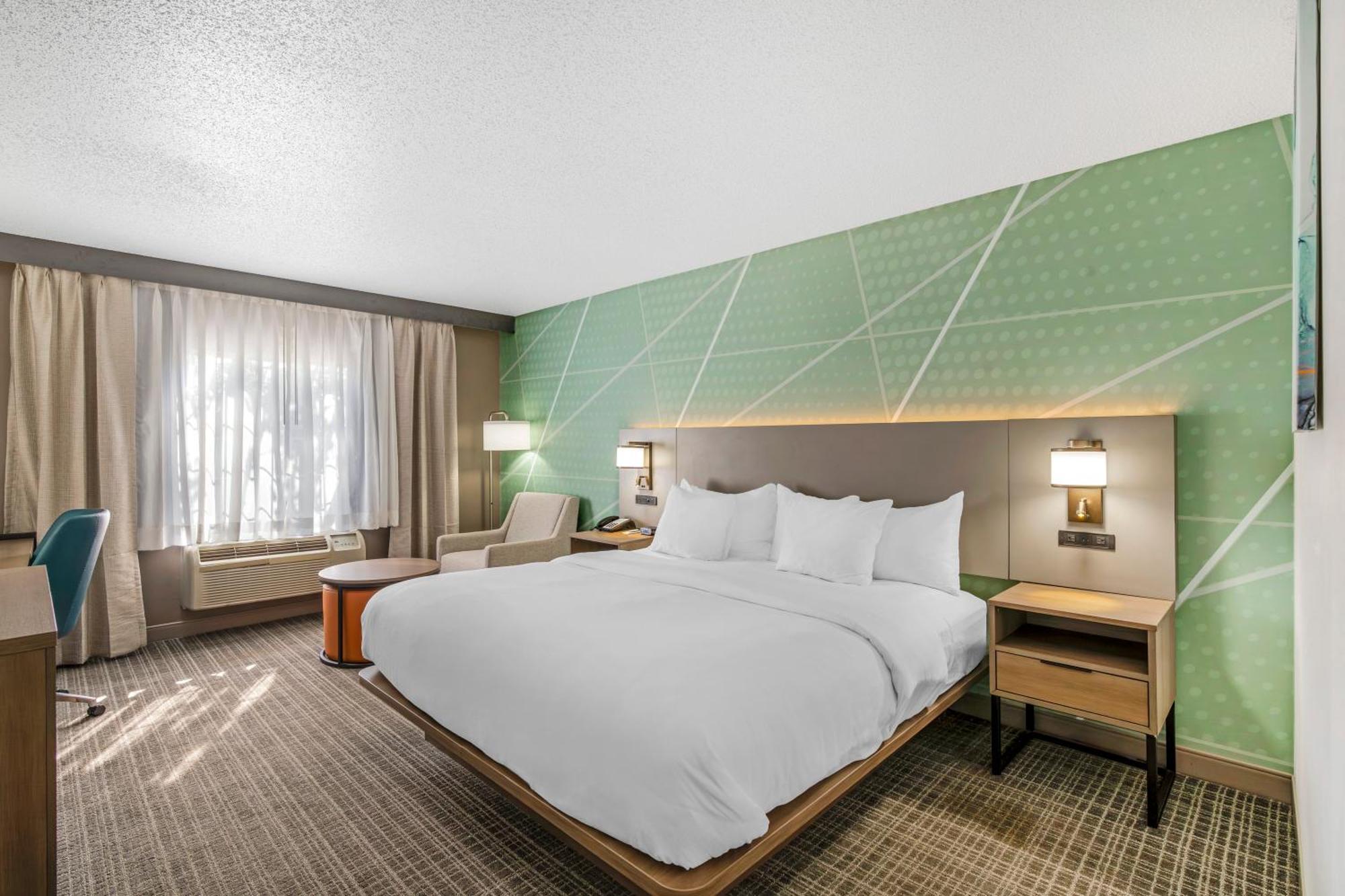 Comfort Inn & Suites Louisville Airport Fair & Expo Exterior foto