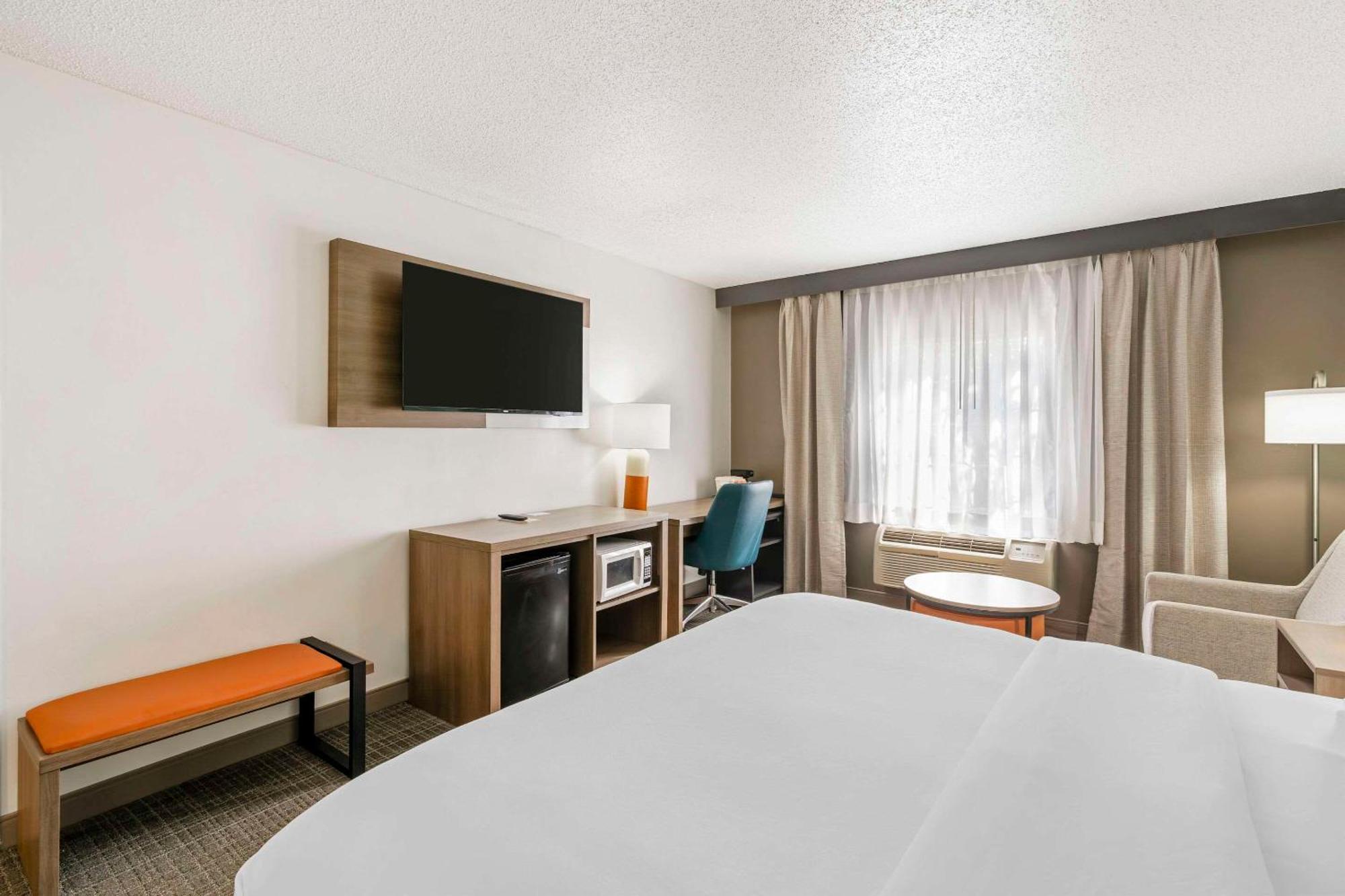 Comfort Inn & Suites Louisville Airport Fair & Expo Exterior foto